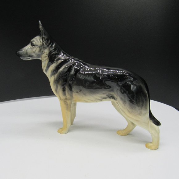 BESWICK DOG FIGURINE. 7 X 5 1/2 INCHES. GERMAN SHEPHERD/ALSATION - Picture 9 of 10